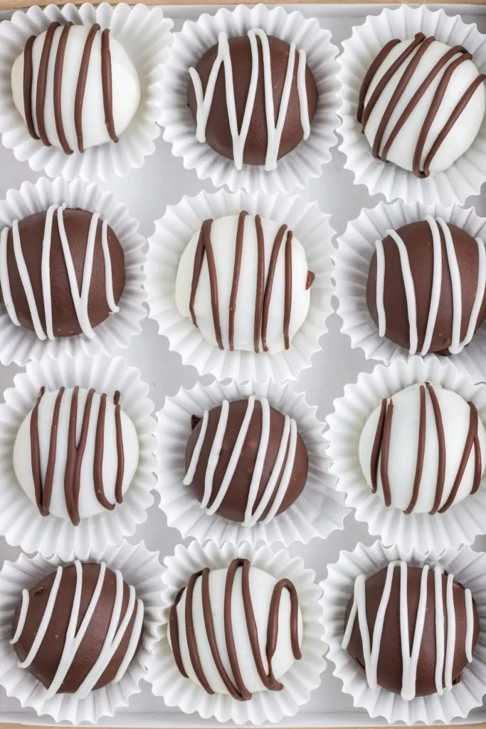Rows of Oreo truffle balls in paper cups. 