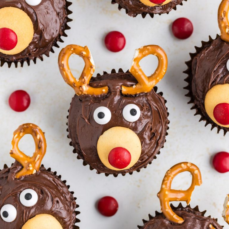 Easy Reindeer Cupcakes an Adorable Christmas Treat - Semi Homemade Kitchen