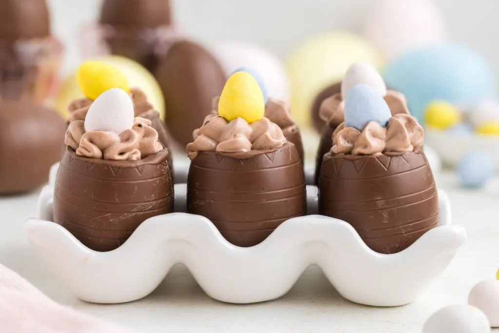 Chocolate eggs filled with chocolate mousse. 