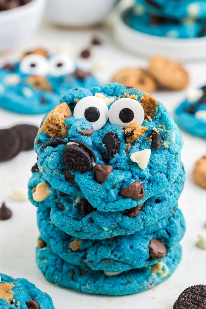 Cookie Monster cookies with big candy eyes stacked on each other.