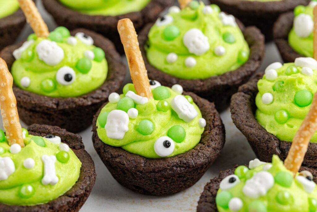 Easy Halloween Cauldron cookie cups.