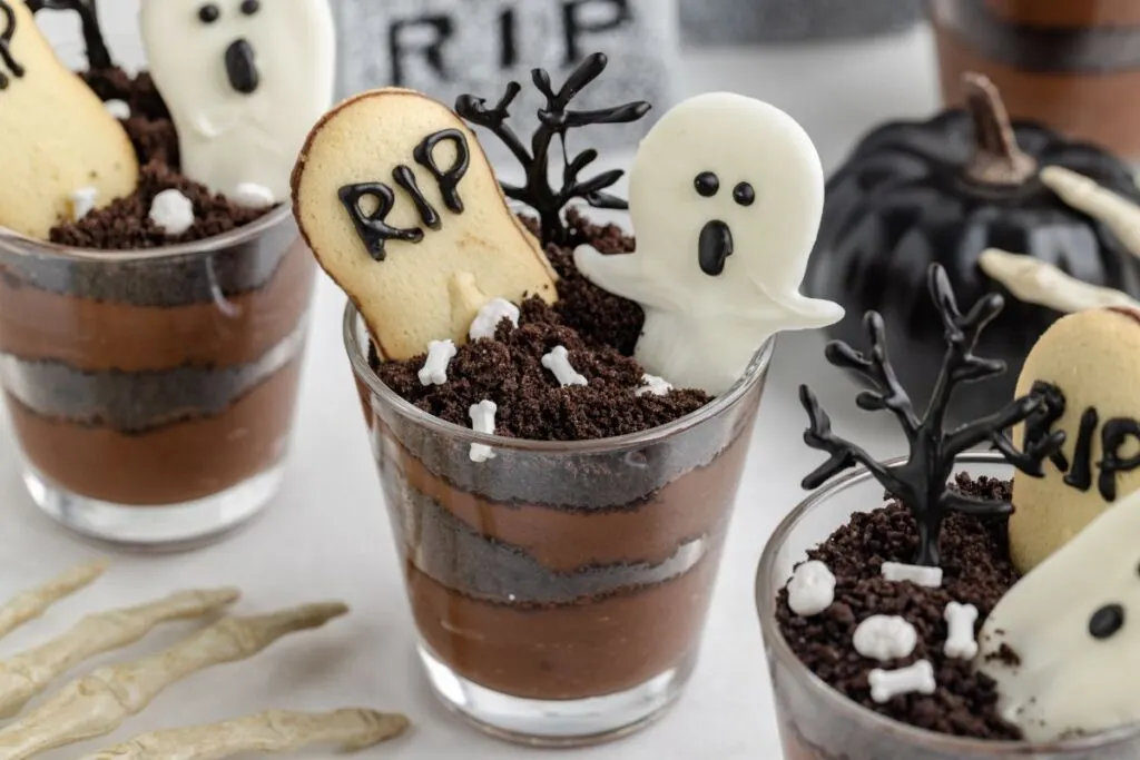 Graveyard Halloween pudding cups.