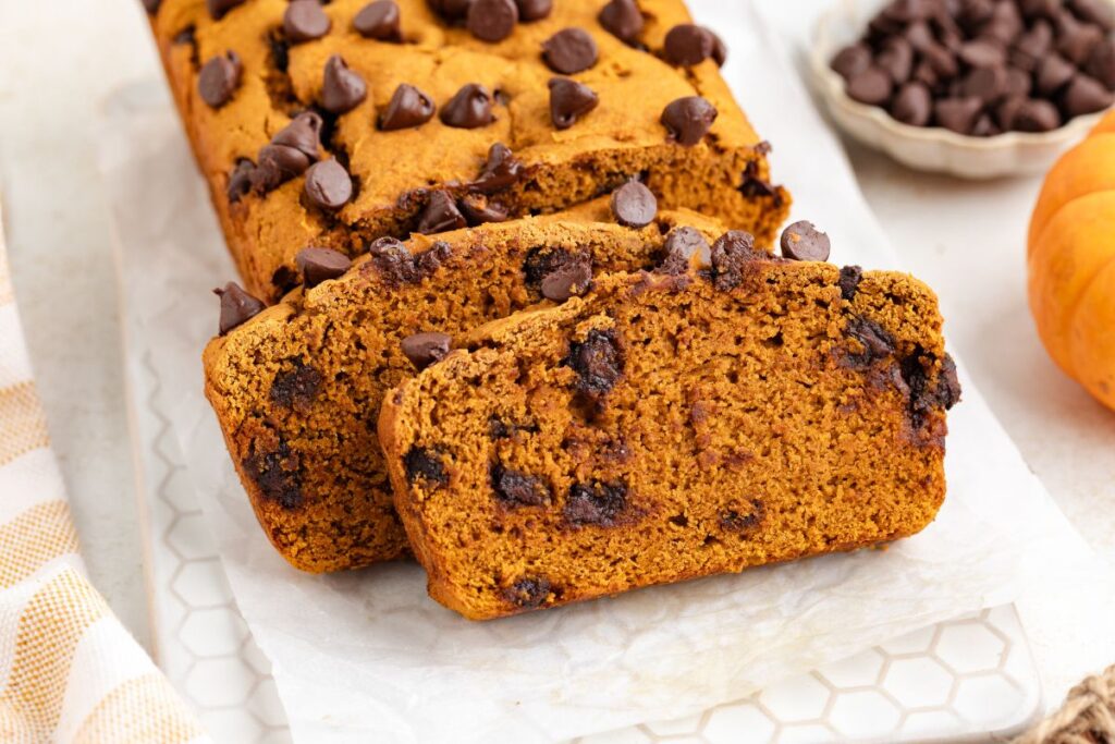 3-ingredient pumpkin bread sliced.